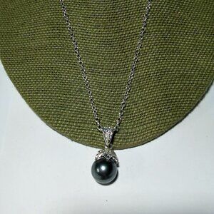 Women`s silver tone faux pearl crystal necklace.